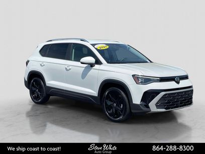 Used 2025 Volkswagen Taos SE w/ Black Wheel Package