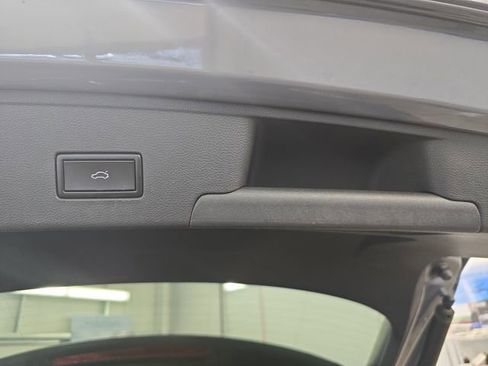 Used 2020 Volkswagen Atlas Cross Sport SEL Premium R-Line AWD/4WD image 19