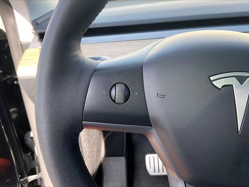 Used 2024 Tesla Model Y Performance image 31