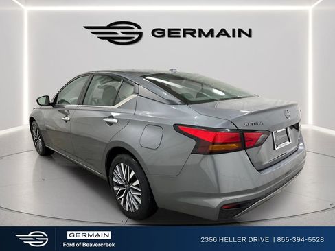 Used 2024 Nissan Altima 2.5 SV image 5