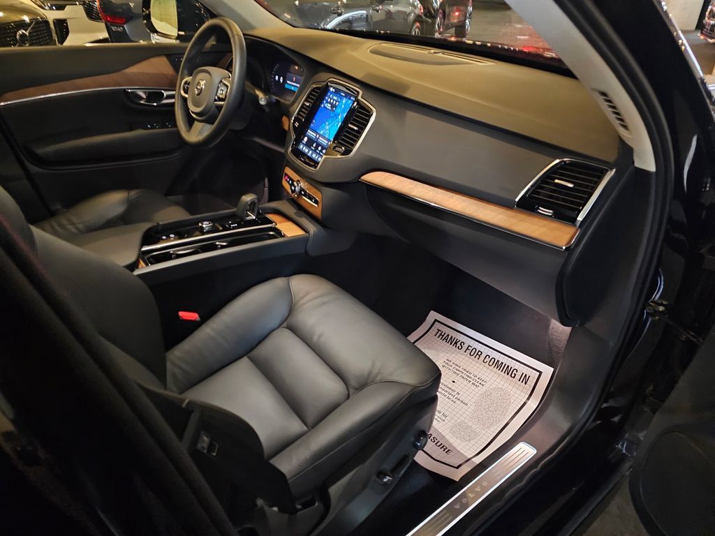 Certified 2025 Volvo XC90 B6 Plus w/ Protection Package Premier AWD/4WD image 10