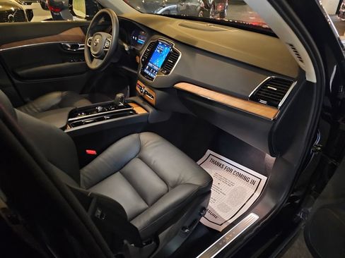 Certified 2025 Volvo XC90 B6 Plus w/ Protection Package Premier AWD/4WD image 10
