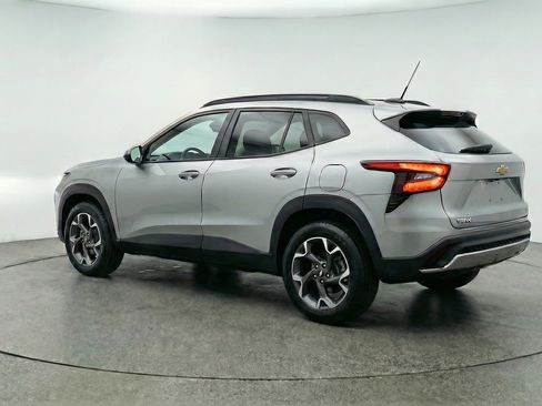 Used 2025 Chevrolet Trax LT image 6