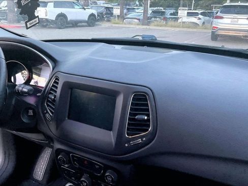 Used 2020 Jeep Compass Latitude w/ Safety & Security Group image 8