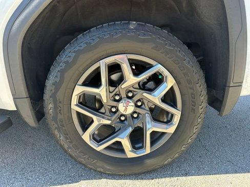 Used 2024 GMC Sierra 1500 SLT w/ SLT Premium Plus Package image 33