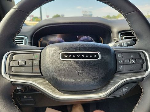 Used 2024 Jeep Wagoneer Series II image 15