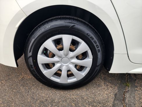 Used 2020 Toyota Corolla L image 11