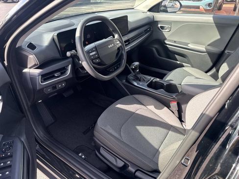 New 2025 Kia K4 LXS image 8