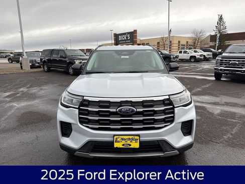 Used 2025 Ford Explorer Active image 4