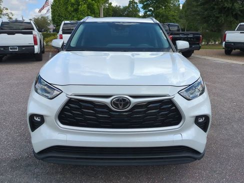 Used 2023 Toyota Highlander XLE FWD image 9