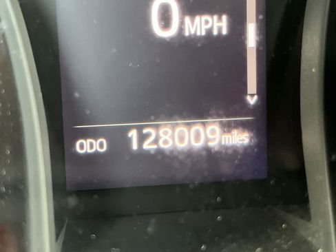 Used 2018 Toyota Camry SE FWD image 26