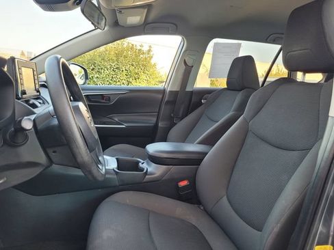 Used 2022 Toyota RAV4 LE w/ Carpet Mat Package (TMS) FWD image 12