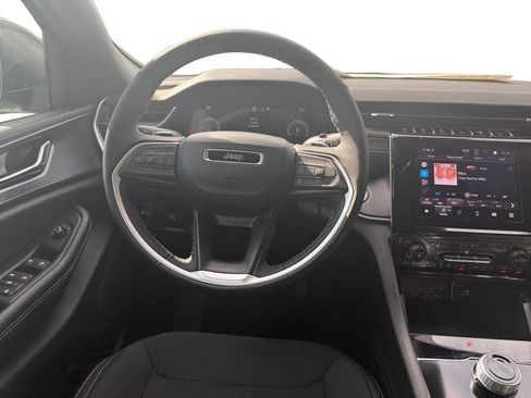 New 2025 Jeep Grand Cherokee Laredo w/ Luxury Tech Group I image 12