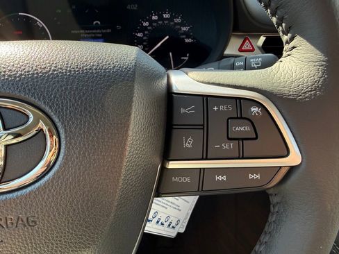 New 2026 Toyota Sienna XLE image 19