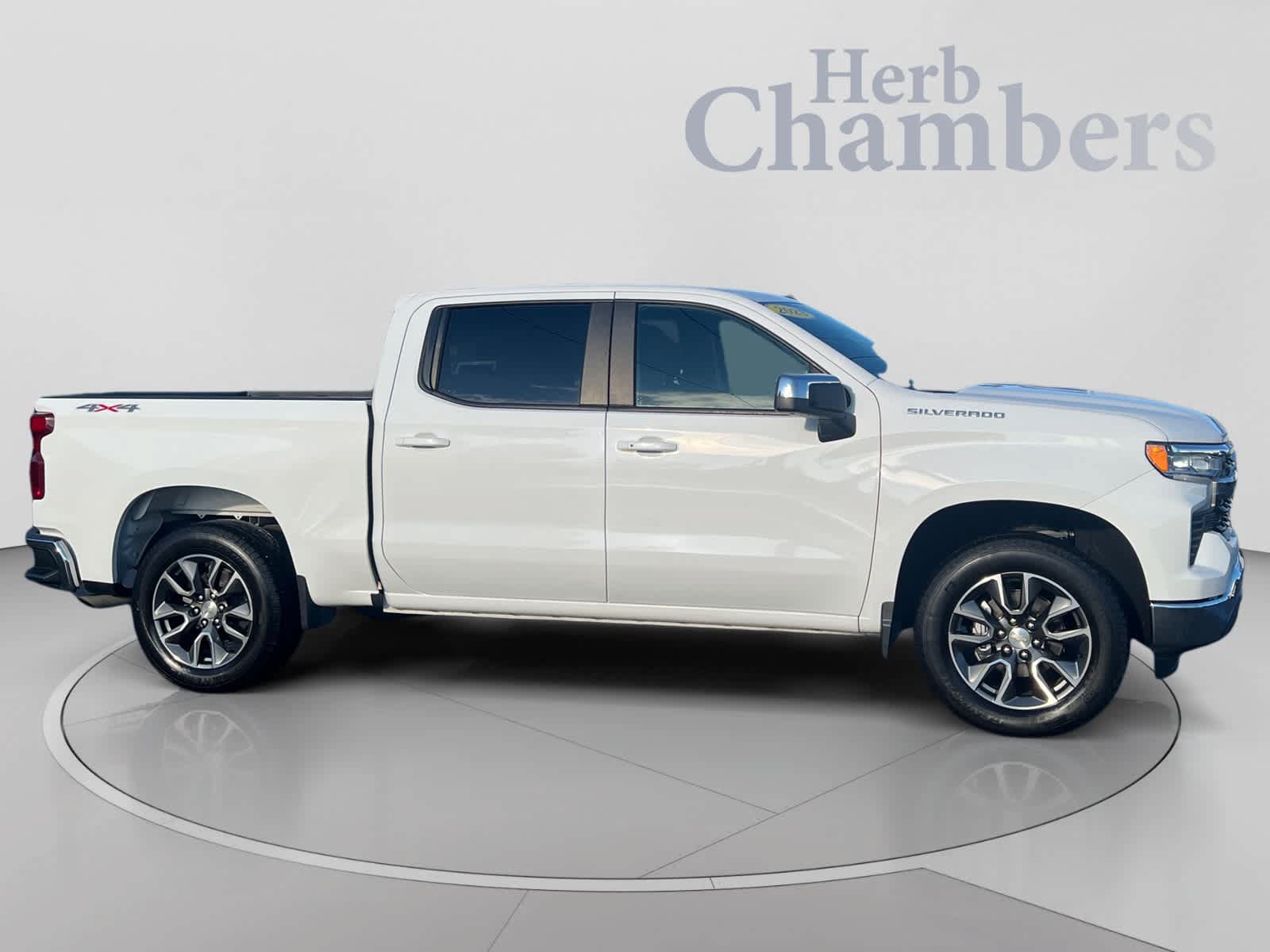 Used 2023 Chevrolet Silverado 1500 LT AWD/4WD image 5