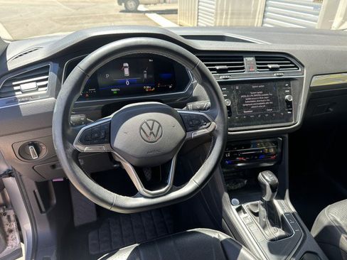 Used 2022 Volkswagen Tiguan SE FWD image 6