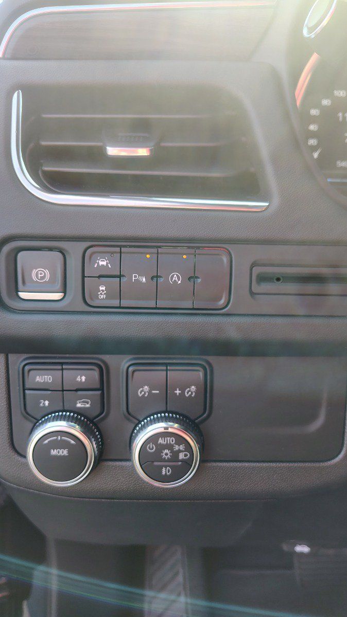 Used 2023 GMC Yukon SLT AWD/4WD image 37