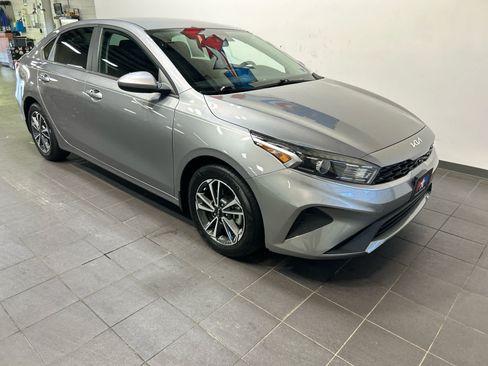Used 2024 Kia Forte LXS FWD image 2