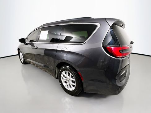Used 2022 Chrysler Pacifica Touring-L image 8