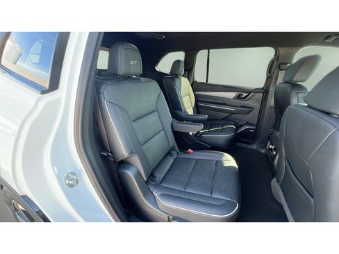 Certified 2026 Buick Enclave Sport Touring AWD/4WD image 31