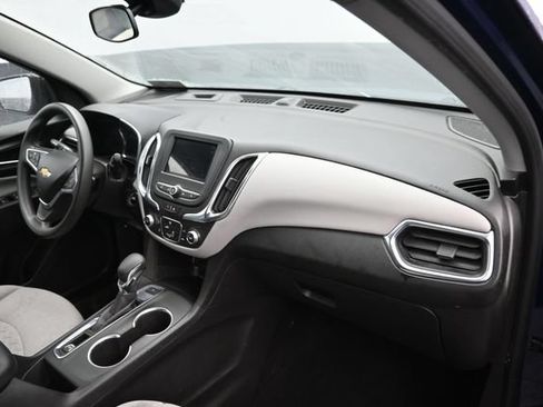 Used 2022 Chevrolet Equinox LS w/ LS Convenience Package AWD/4WD image 9