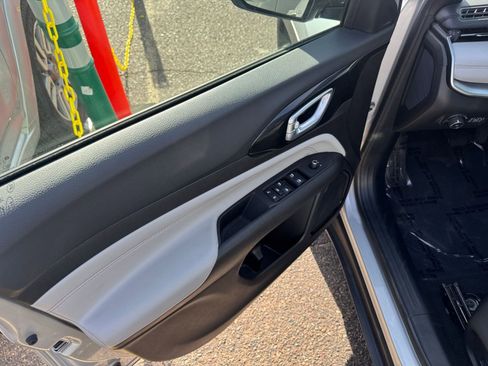 Used 2025 Jeep Compass Limited image 20