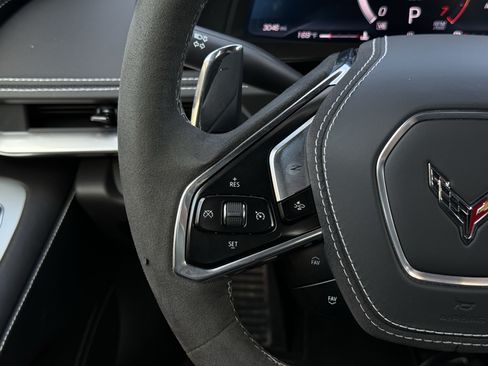Used 2025 Chevrolet Corvette Stingray Premium Cpe w/ Z51 Performance Package RWD image 17