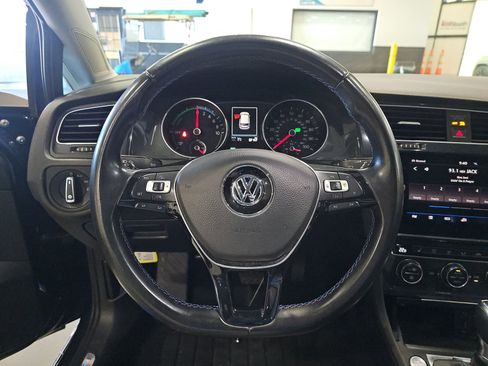 Used 2017 Volkswagen e-Golf SEL Premium image 10