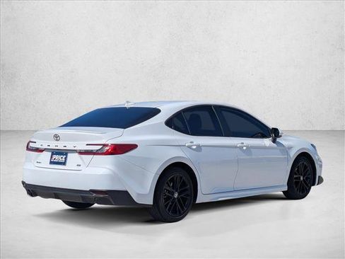 Used 2025 Toyota Camry SE w/ Convenience Package image 5