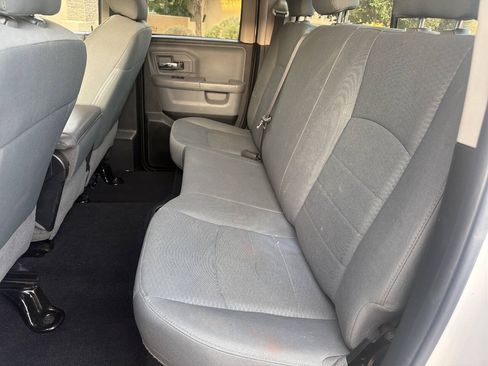 Used 2018 RAM 1500 Classic SLT RWD image 19