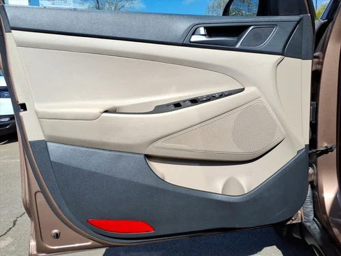 Used 2016 Hyundai Tucson SE w/ Option Group 02 image 12