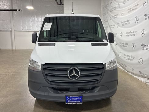 Used 2025 Mercedes-Benz Sprinter 2500 image 2