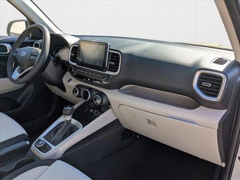 New 2025 Hyundai Venue SEL image 23
