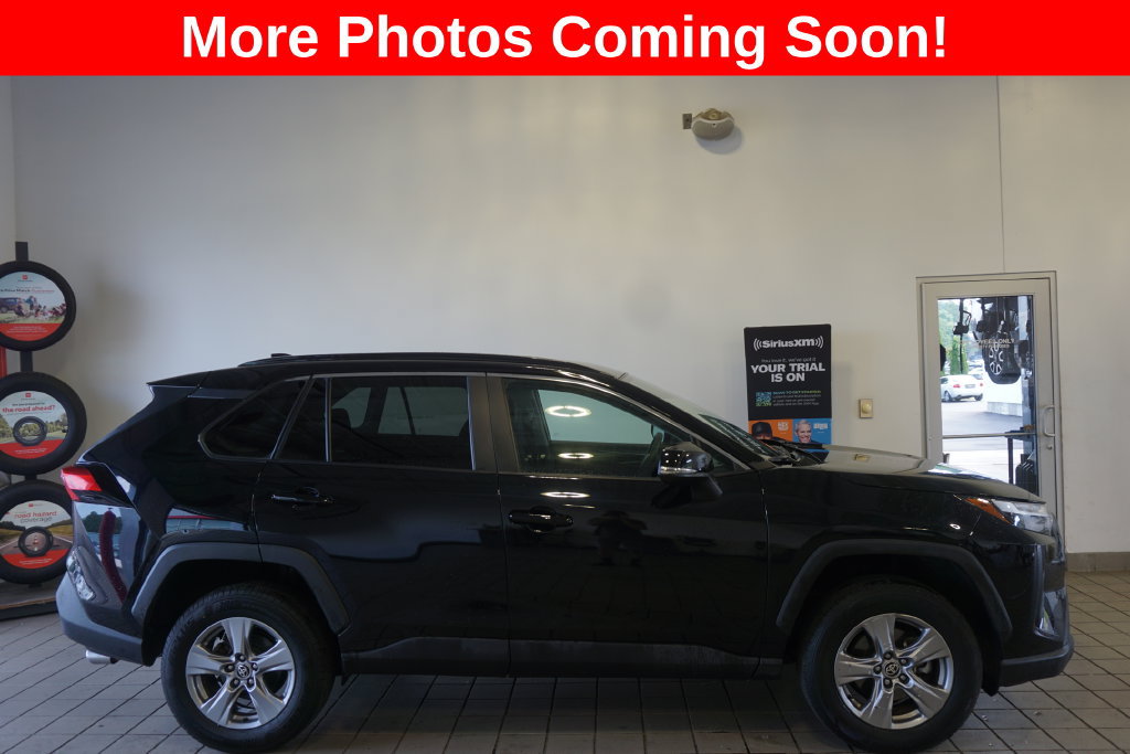Used 2024 Toyota RAV4 XLE FWD image 2