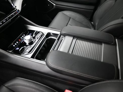 New 2026 Jeep Grand Wagoneer 4WD image 9