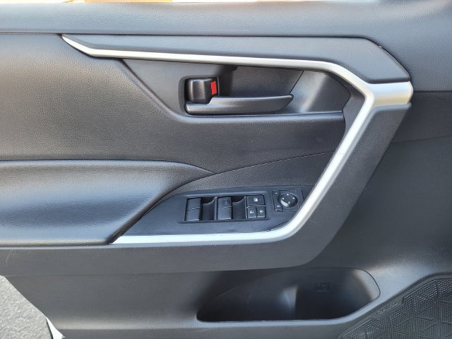 Certified 2025 Toyota RAV4 LE AWD/4WD image 22