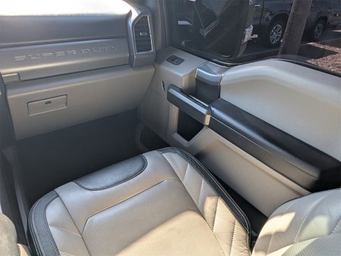 Used 2017 Ford F250 XLT w/ XLT Premium Package image 18