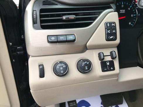 Used 2018 GMC Yukon XL Denali w/ Denali Ultimate Package AWD/4WD image 17