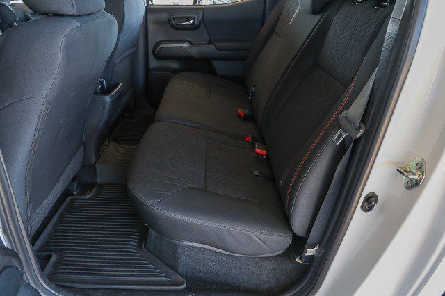 Used 2016 Toyota Tacoma TRD Sport RWD image 29