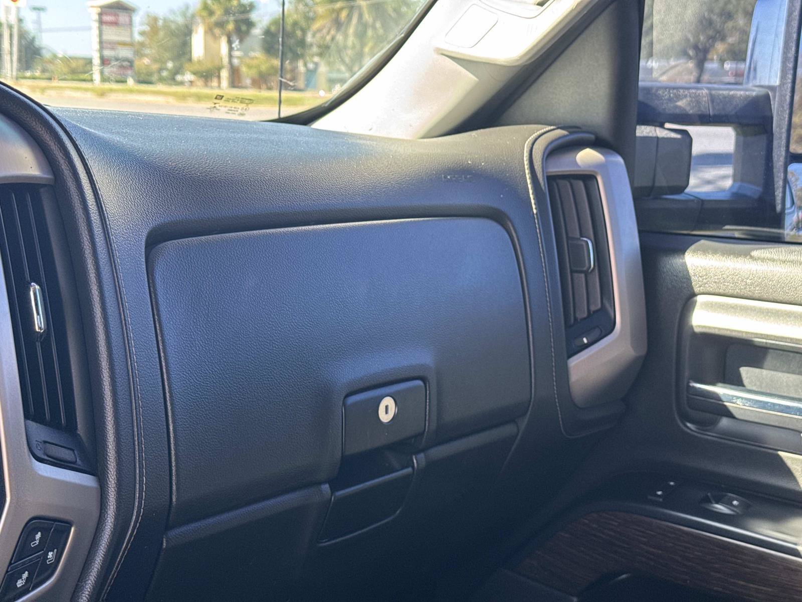 Used 2017 GMC Sierra 2500 Denali w/ Duramax Plus Package AWD/4WD image 23