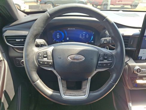 Used 2020 Ford Explorer Platinum w/ Premium Technology Package AWD/4WD image 22