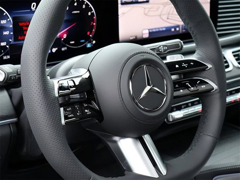 Certified 2025 Mercedes-Benz GLS 450 4MATIC image 21