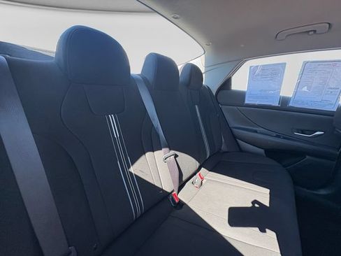 Used 2024 Hyundai Elantra SEL FWD image 27