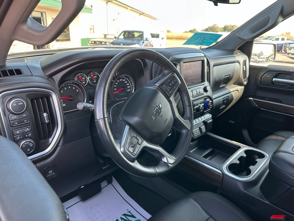 Used 2022 Chevrolet Silverado 1500 RST w/ LPO, Blackout Package AWD/4WD image 2