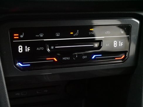 Certified 2023 Volkswagen Tiguan SE image 23