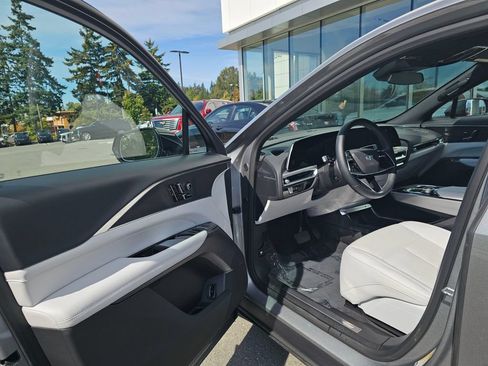 Certified 2024 Cadillac Lyriq Luxury AWD/4WD image 23
