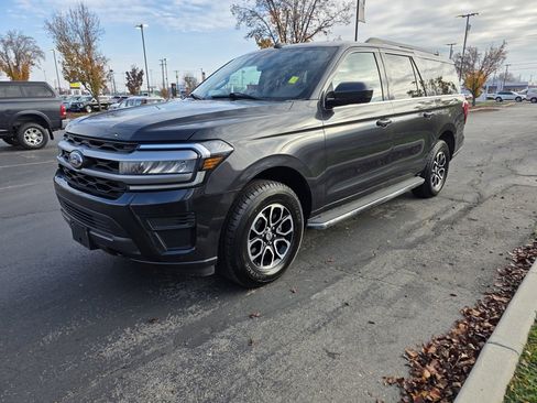 Used 2023 Ford Expedition Max XLT image 4