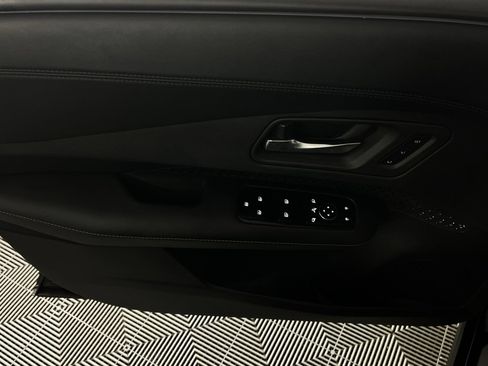 Used 2023 Nissan Ariya AWD image 23