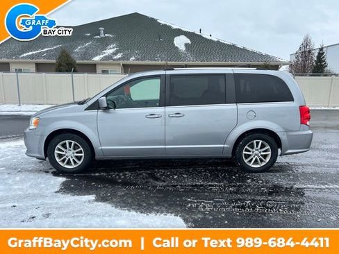 Used 2019 Dodge Grand Caravan SXT image 2