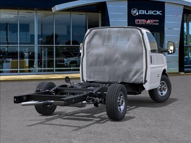 New 2025 GMC Savana 3500 w/ Power Convenience Package RWD image 4
